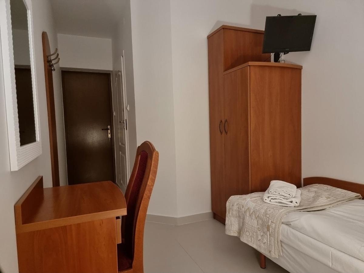 Hotel Jola Września エクステリア 写真