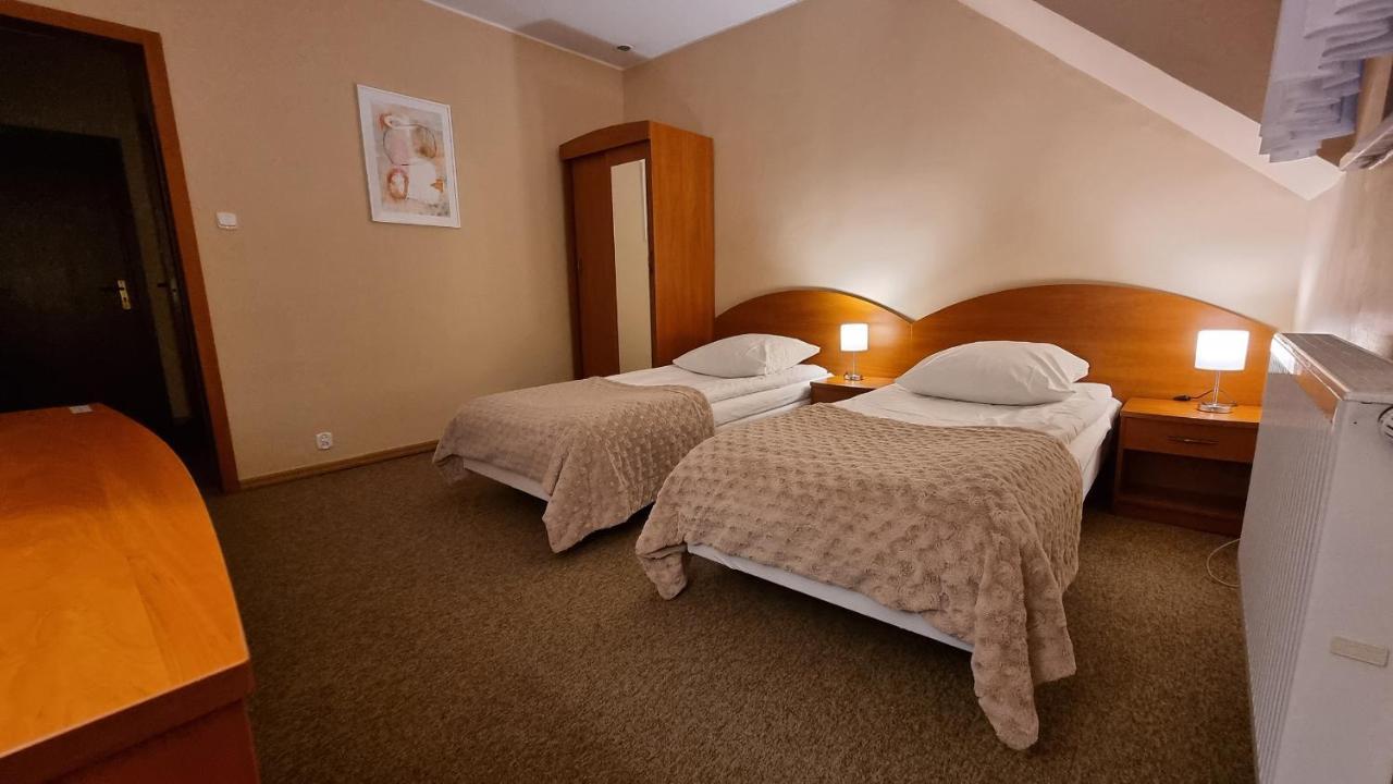 Hotel Jola Września エクステリア 写真