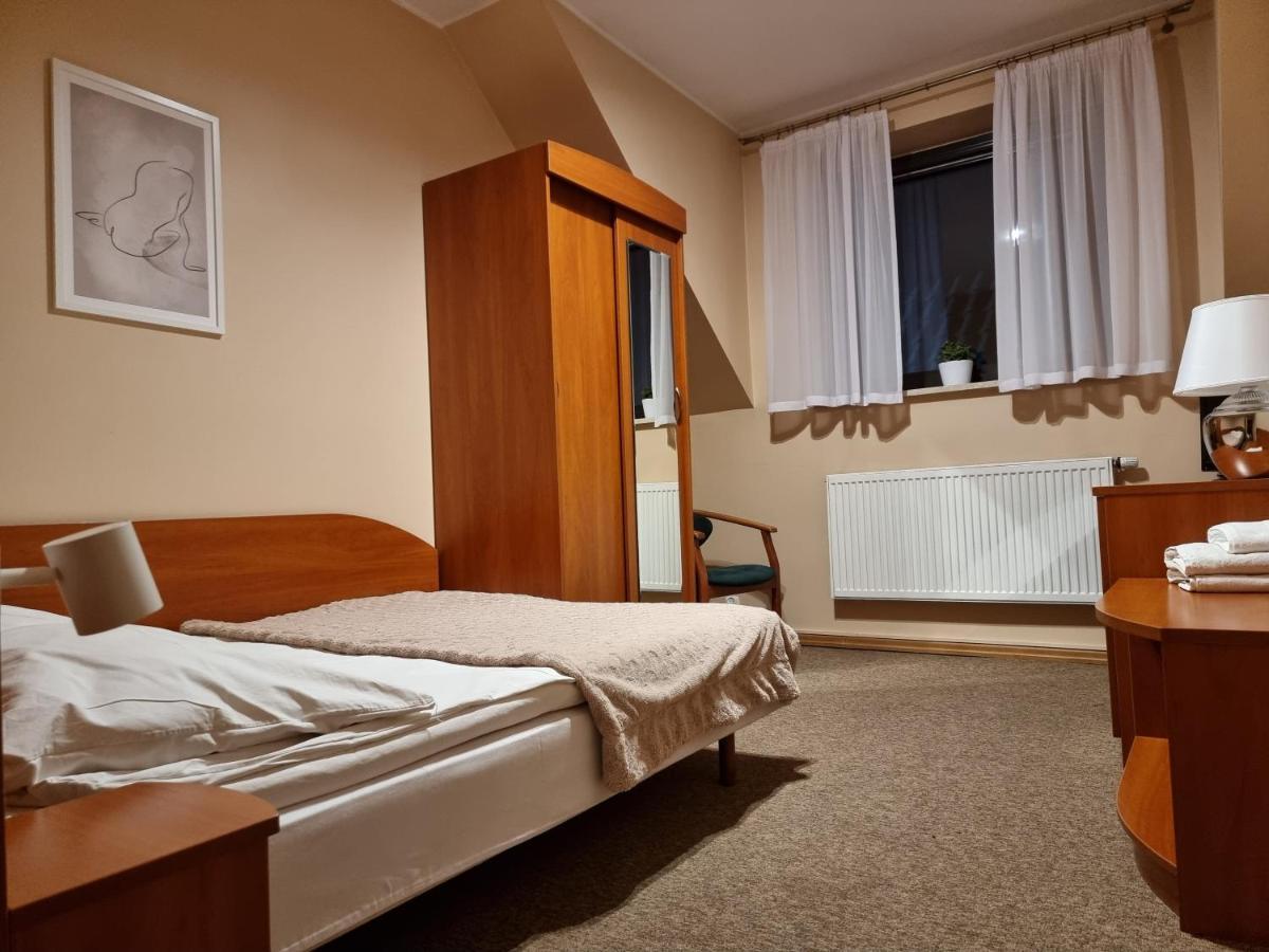 Hotel Jola Września エクステリア 写真