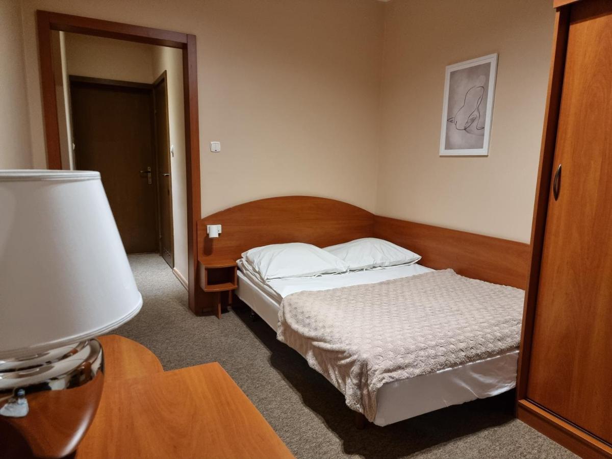 Hotel Jola Września エクステリア 写真